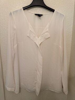 White House Black Market Ivory V-Neck Long Sleeve Blouse